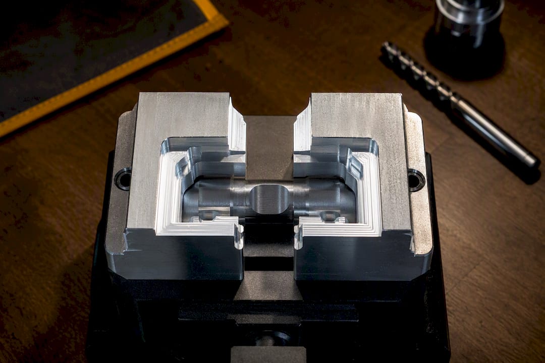Profiled aluminium soft jaws in a vise