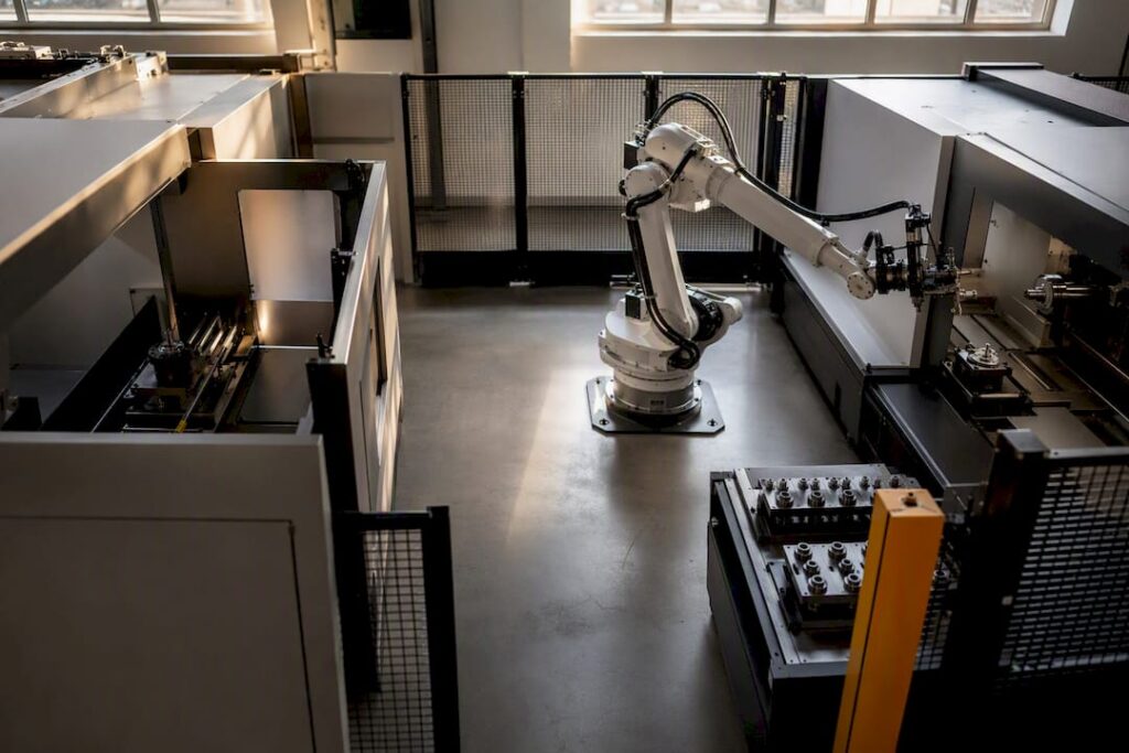 U-shaped CNC cell with robot tending path